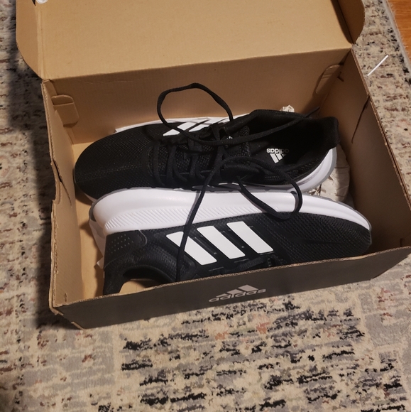 Women | Adidas Shoes - Picture 2 of 3